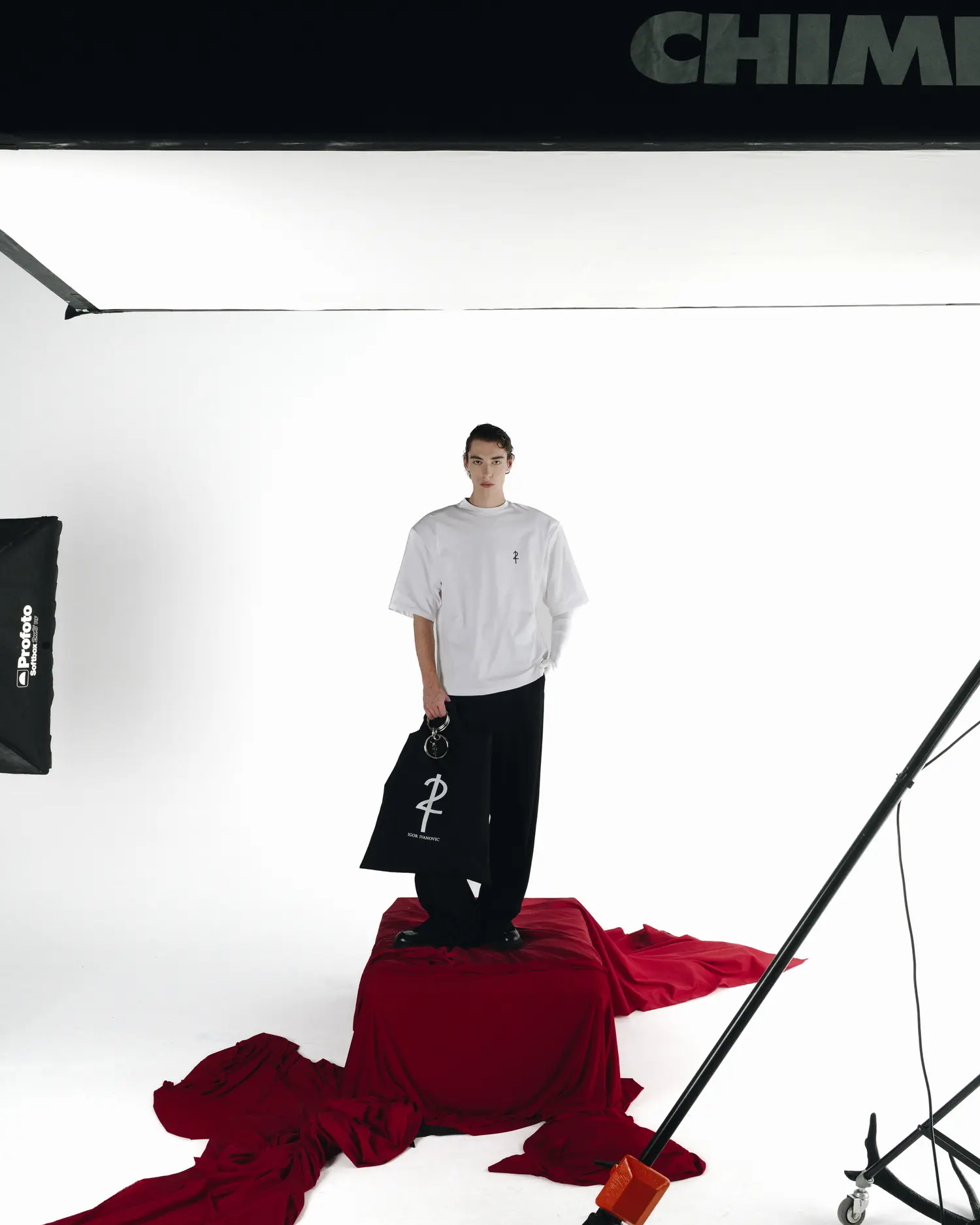 Fotografija 2 od 4 — 2I Oversized Shoulder Pad T-Shirt