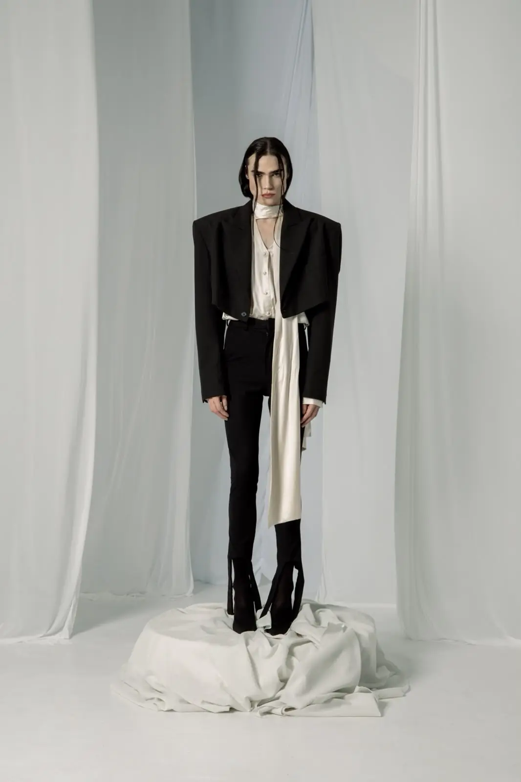 Fotografija 2 od 5 — Alberto Cropped Blazer