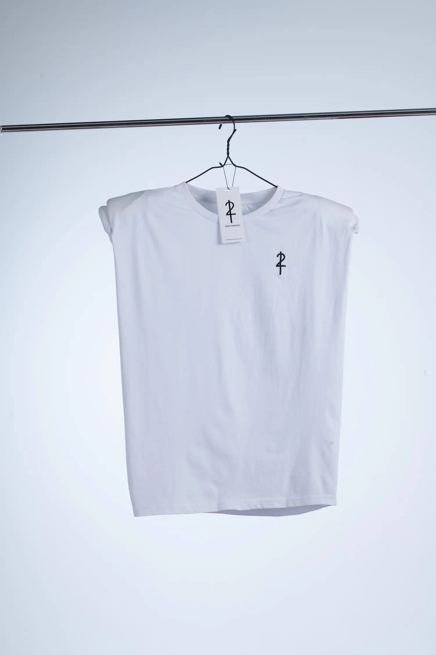 Fotografija 2 od 3 — Double Shoulder T-Shirt
