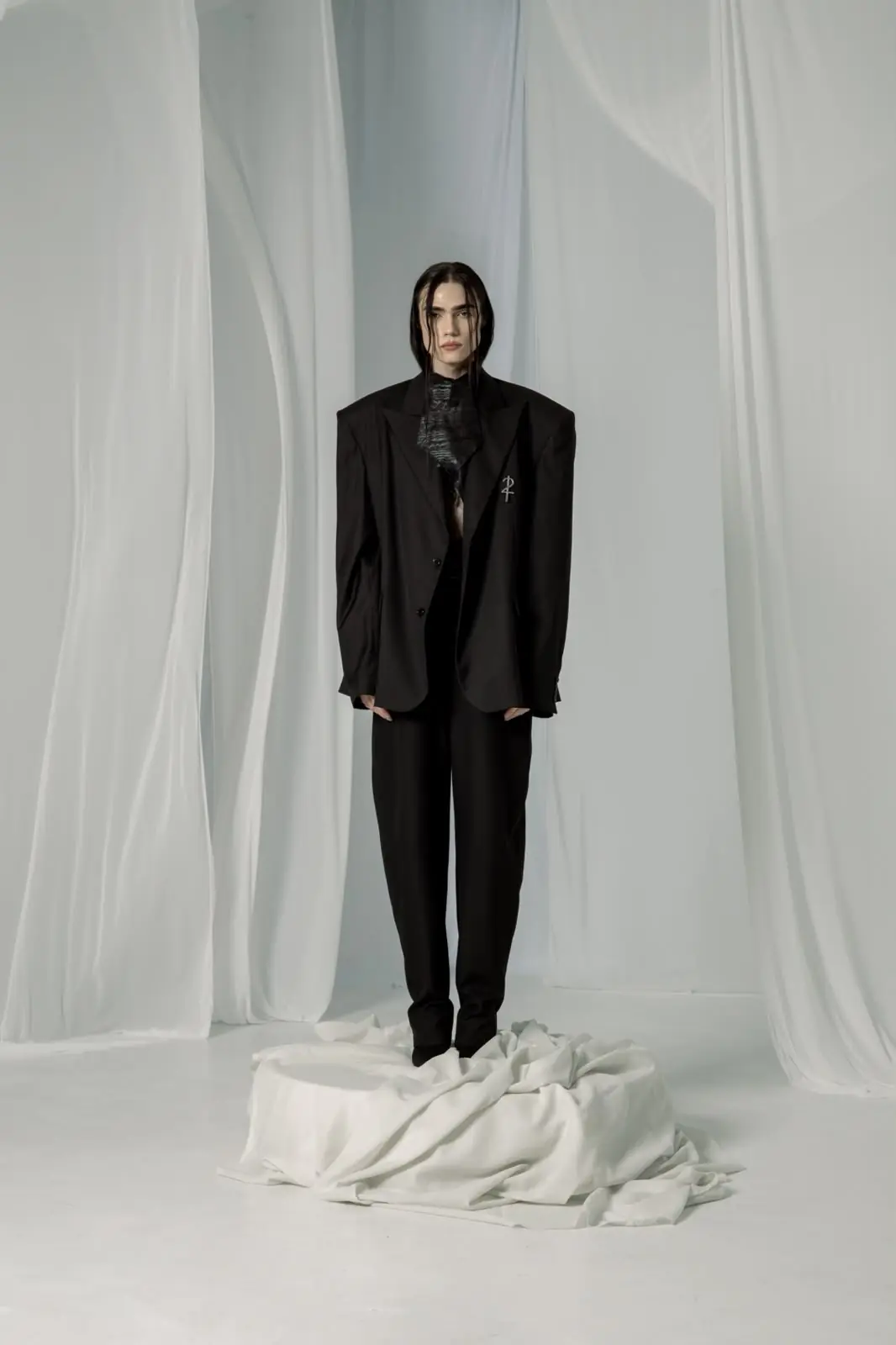 Fotografija 2 od 8 — Graph Oversized Blazer
