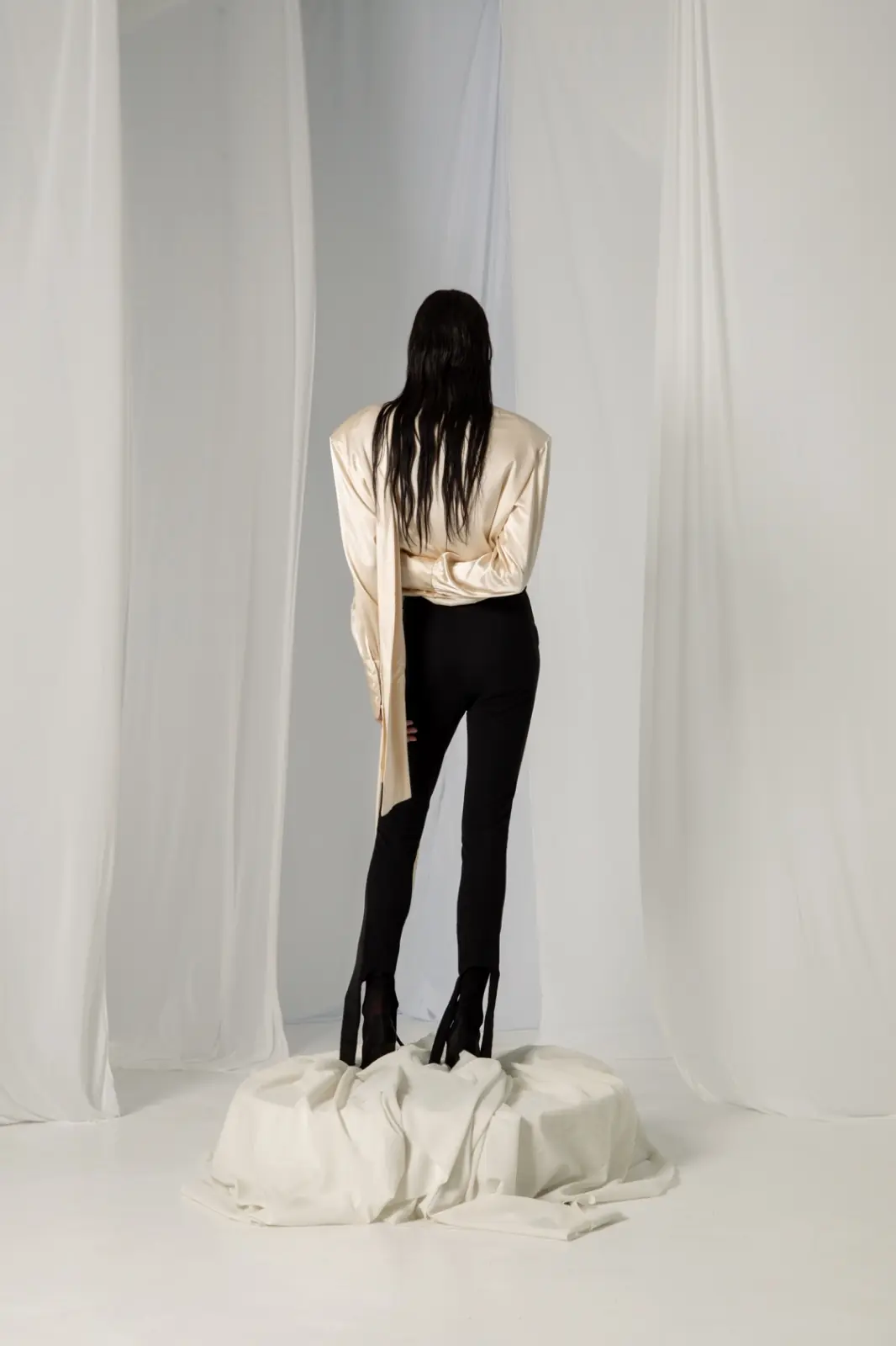 Fotografija 2 od 4 — Offset Trousers