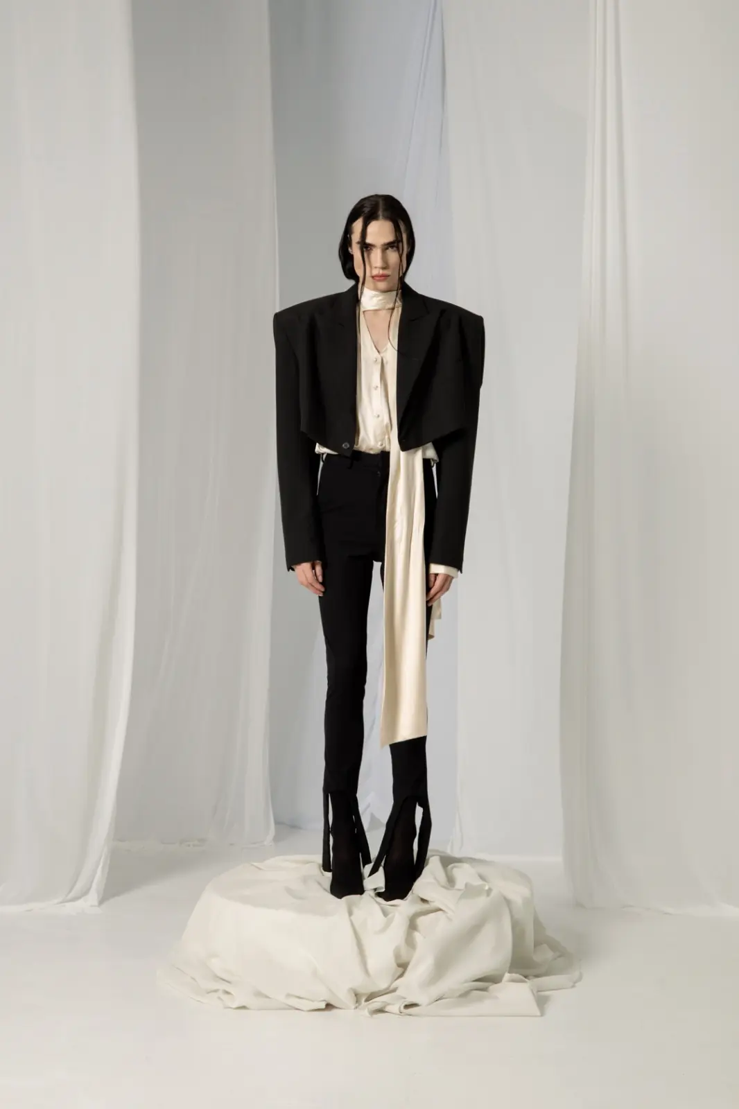 Fotografija 3 od 4 — Offset Trousers
