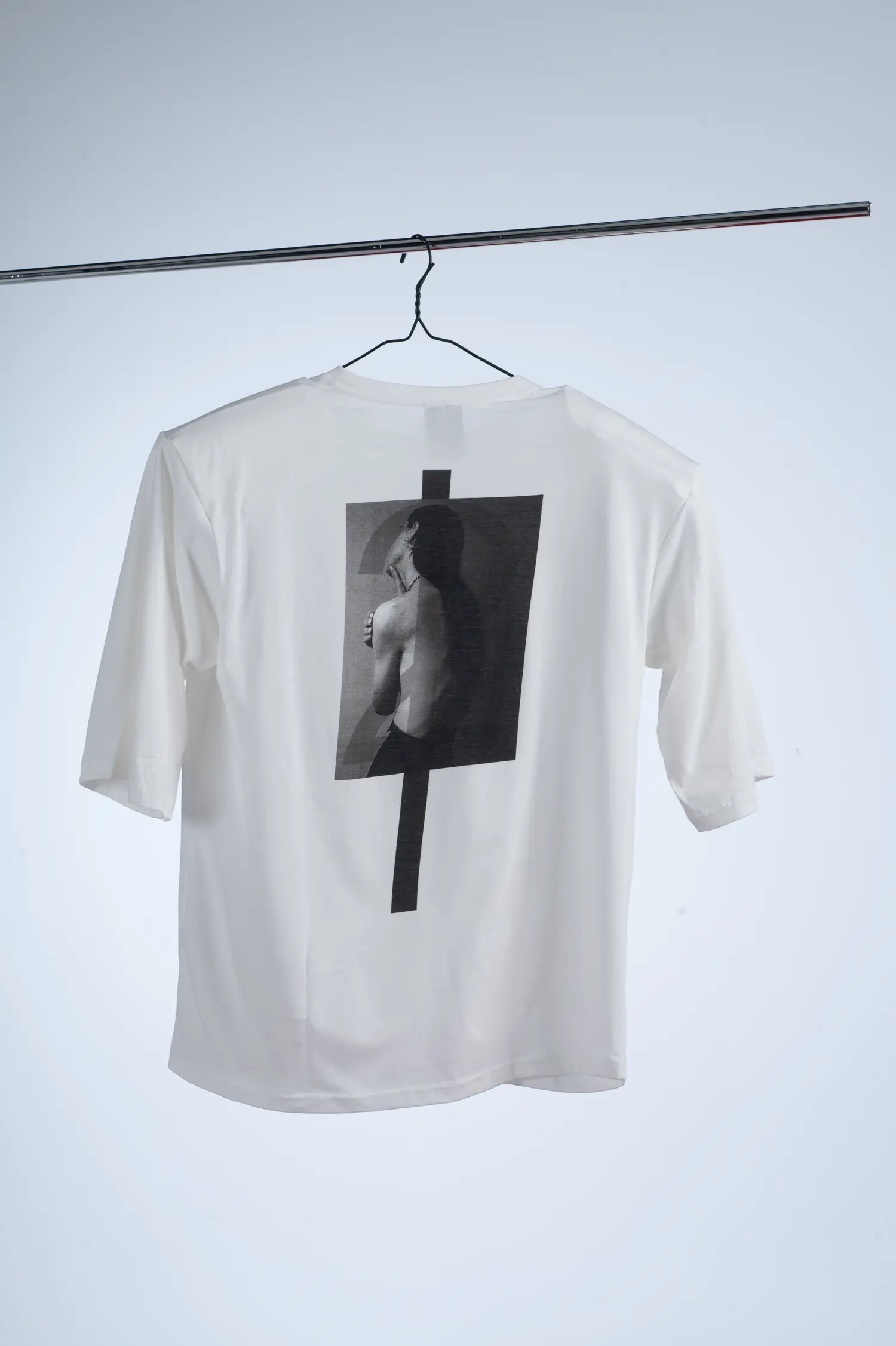 Fotografija 4 od 4 — Printed Oversized Shoulder Pad T-Shirt