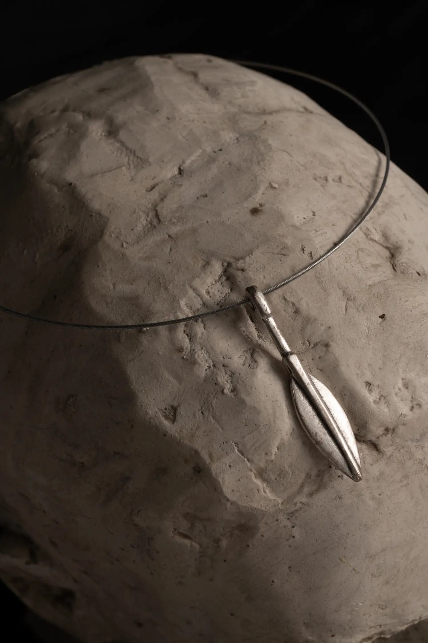 Fotografija 2 od 2 — Spearhead Choker Necklace