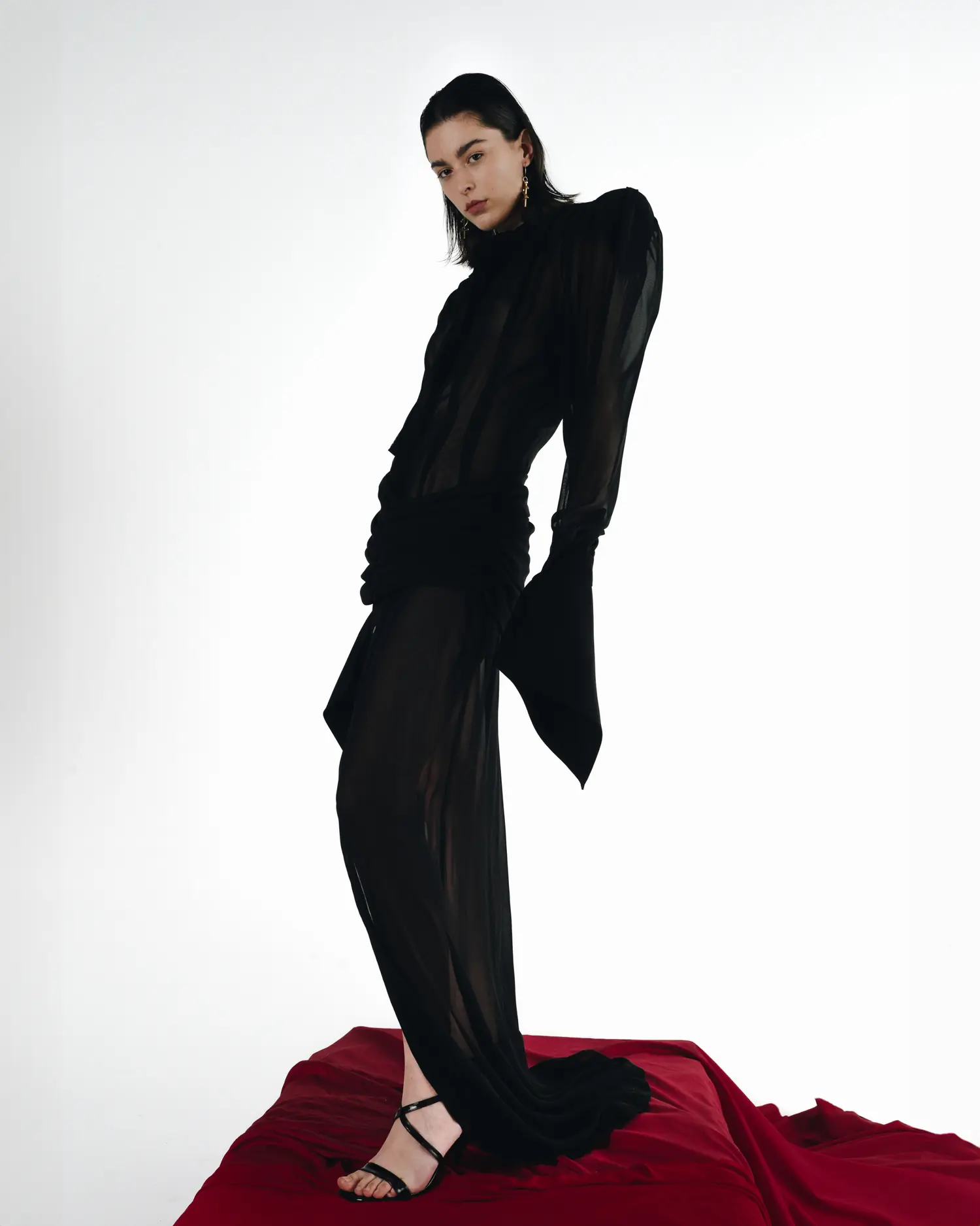 Fotografija 2 od 11 — Umbra Metamorphosis Dress
