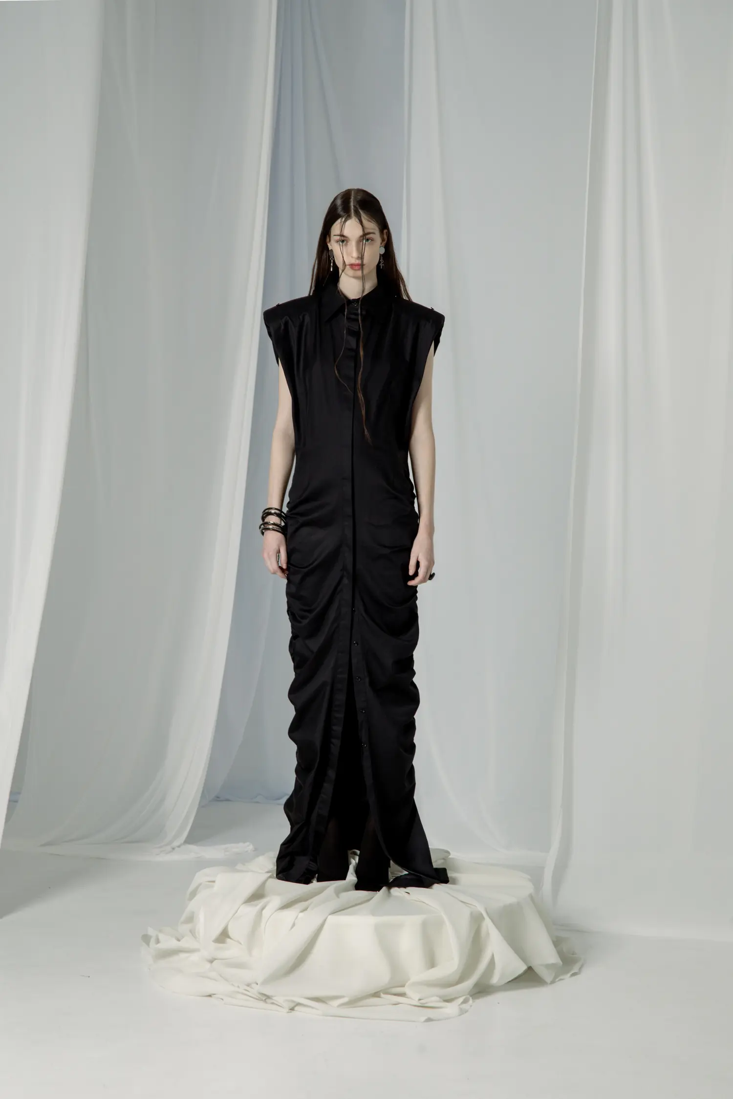 Fotografija 9 od 12 — Vesper Metamorphosis Dress